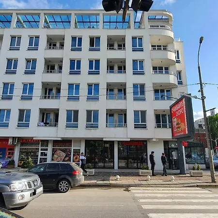 Colonel 938 Apartment *